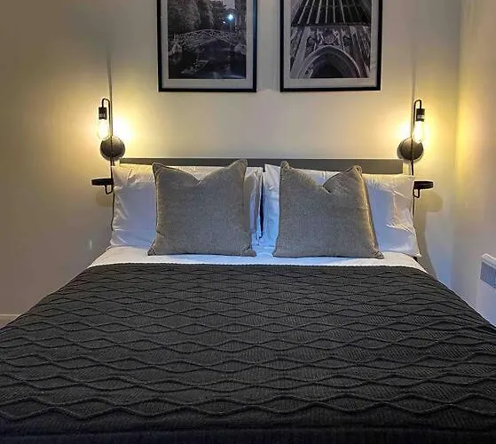 Cozy Studio Near Train Station